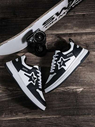 أحذية رياضية بيضاء للرجال بنمط نجمي، أمامية بنظام ربط الحبال، مريحة وخفيفة الوزن، برأس مستدير، متعددة الاستخدامات للحرم الجامعي والمراهقين والمشي والرياضة اليومية والداخلية/الخارجية، أحذية تدريب مريحة