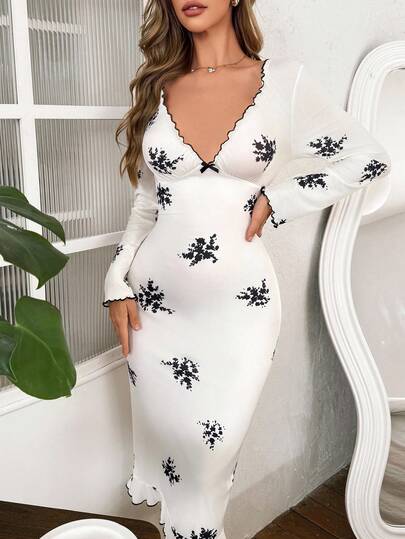 SHEIN فستان نوم طويل بياقة على شكل حرف V مزين بكشكشة وفيونكة، بطبعات زهرية، كم طويل، مناسب للخريف والشتاء، تفاصيل مريحة وأنيقة