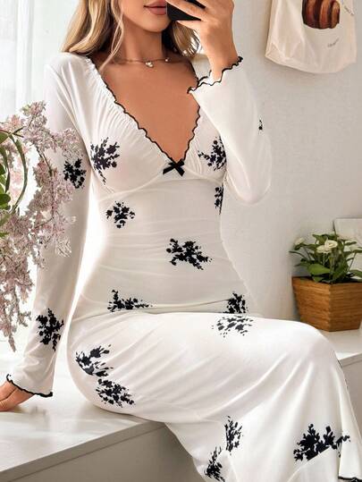 SHEIN فستان نوم طويل بياقة على شكل حرف V مزين بكشكشة وفيونكة، بطبعات زهرية، كم طويل، مناسب للخريف والشتاء، تفاصيل مريحة وأنيقة