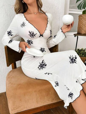 SHEIN فستان نوم طويل بياقة على شكل حرف V مزين بكشكشة وفيونكة، بطبعات زهرية، كم طويل، مناسب للخريف والشتاء، تفاصيل مريحة وأنيقة
