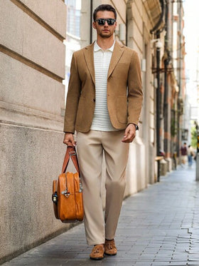 Manfinity Bizformal بليزر رجالي كاجوال بأزرار أمامية وجيب، بليزر كاجوال بني، بليزر رجالي من الجلد المدبوغ بني فاتح