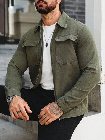 Manfinity Homme جاكيت جينز مغسولة مطابقة باللون الأخضر العسكري مع جيوب كبيرة، كاجوال للربيع/الصيف
