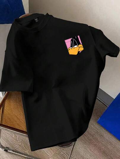 Looney Tunes X Manfinity Manfinity Joysei قميص تي شيرت قصير الأكمام بطاقم الرقبة مع طباعة كرتونية للرجال باللون الأسود