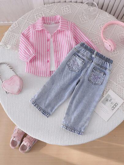 SHEIN Playful Pals طقم بنطال جينز أزرق فاتح فضفاض وقميص أكمام طويلة مخطط لفتيات الرضع، إطلالة كاجوال لطيفة، متعددة الاستخدامات للارتداء اليومي والخروجات