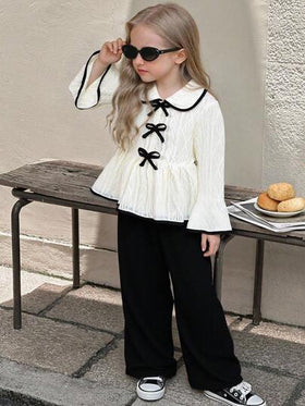 SHEIN Elladie kids مجموعة من قطعتين: ملابس علوية بأكمام متسعة بيضاء مزينة بفيونكة سوداء وبنطلون أسود كاجوال مريح وفضفاض