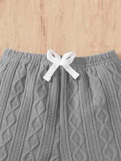 SHEIN مجموعة ملابس للأطفال الرضع/الصغار من الأولاد، تتكون من ملابس علوية بأكمام طويلة برقبة طاقم وجيب وأزرار على الكتف باللون الرمادي والأزرق والأبيض مع شريطات، وبنطلون بخصر مطاطي، من قماش ناعم ومريح، مناسب للربيع والخريف والشتاء، للخارج والمنزل والملابس
