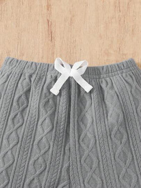 SHEIN مجموعة ملابس للأطفال الرضع/الصغار من الأولاد، تتكون من ملابس علوية بأكمام طويلة برقبة طاقم وجيب وأزرار على الكتف باللون الرمادي والأزرق والأبيض مع شريطات، وبنطلون بخصر مطاطي، من قماش ناعم ومريح، مناسب للربيع والخريف والشتاء، للخارج والمنزل والملابس