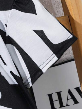 SHEIN مجموعة قميص هيب كاجوال قصير الأكمام مطبوع بطباعة الحروف مع شورت أحادي اللون مكونة من قطعتين لتويني البوي