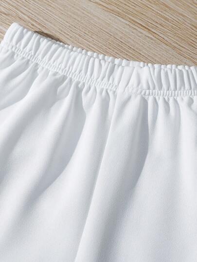 SHEIN مجموعة قميص هيب كاجوال قصير الأكمام مطبوع بطباعة الحروف مع شورت أحادي اللون مكونة من قطعتين لتويني البوي