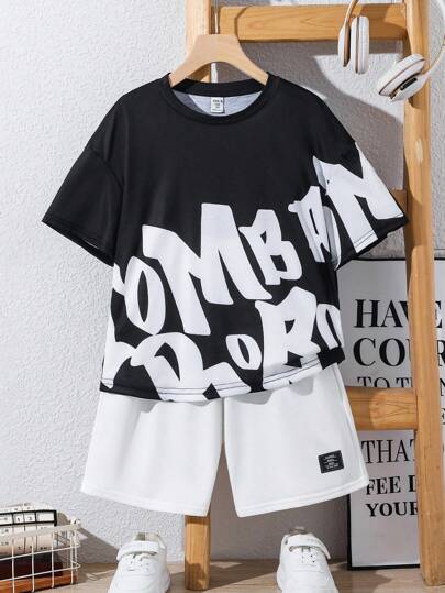 SHEIN مجموعة قميص هيب كاجوال قصير الأكمام مطبوع بطباعة الحروف مع شورت أحادي اللون مكونة من قطعتين لتويني البوي