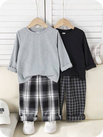 SHEIN طقم أطفال/أولاد صغار 4 قطع، تيشرت بياقة طاقم كم طويل باللون الأحادي وبنطلون فضفاض بنقشة مربعات، بيجاما بتصميم بسيط وناعم ومريح للاسترخاء مناسب لجميع الفصول