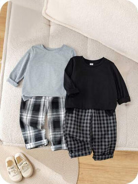 SHEIN طقم أطفال/أولاد صغار 4 قطع، تيشرت بياقة طاقم كم طويل باللون الأحادي وبنطلون فضفاض بنقشة مربعات، بيجاما بتصميم بسيط وناعم ومريح للاسترخاء مناسب لجميع الفصول