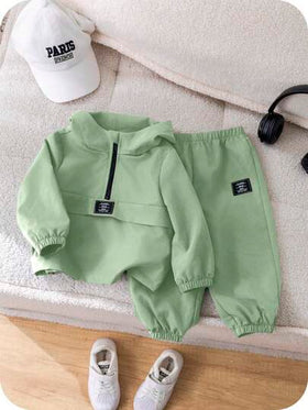 SHEIN مجموعة ملابس طفل ولد خريفية خضراء 2 قطعة - ملابس علوية مقنعة مزخرفة بغرز واسطوانة خصر ، وبنطلون رياضي كاجوال مناسب للاستخدام اليومي في المنزل أو الخارج