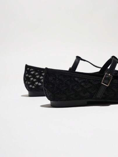 أحذية باليه أنيقة ذات حزام على شكل T مطرزة بتصميم مفرغ، خفيفة الوزن، قابلة للتنفس، ناعمة، مريحة، متعددة الاستخدامات، باللون الأسود الكلاسيكي، مناسبة لجميع المواسم والمناسبات