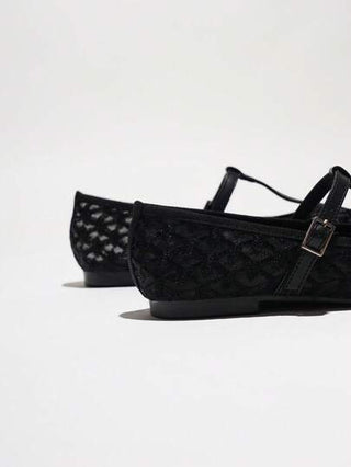 أحذية باليه أنيقة ذات حزام على شكل T مطرزة بتصميم مفرغ، خفيفة الوزن، قابلة للتنفس، ناعمة، مريحة، متعددة الاستخدامات، باللون الأسود الكلاسيكي، مناسبة لجميع المواسم والمناسبات