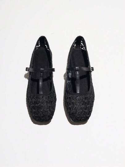 أحذية باليه أنيقة ذات حزام على شكل T مطرزة بتصميم مفرغ، خفيفة الوزن، قابلة للتنفس، ناعمة، مريحة، متعددة الاستخدامات، باللون الأسود الكلاسيكي، مناسبة لجميع المواسم والمناسبات