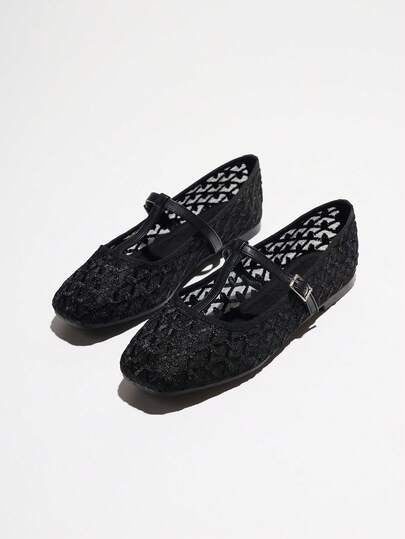 أحذية باليه أنيقة ذات حزام على شكل T مطرزة بتصميم مفرغ، خفيفة الوزن، قابلة للتنفس، ناعمة، مريحة، متعددة الاستخدامات، باللون الأسود الكلاسيكي، مناسبة لجميع المواسم والمناسبات