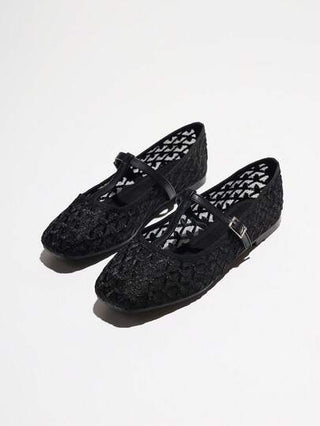 أحذية باليه أنيقة ذات حزام على شكل T مطرزة بتصميم مفرغ، خفيفة الوزن، قابلة للتنفس، ناعمة، مريحة، متعددة الاستخدامات، باللون الأسود الكلاسيكي، مناسبة لجميع المواسم والمناسبات