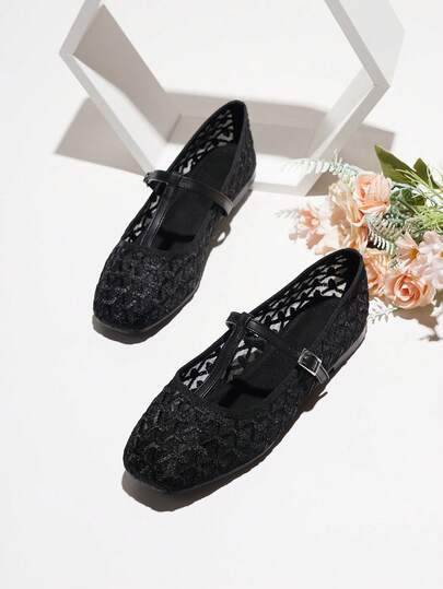 أحذية باليه أنيقة ذات حزام على شكل T مطرزة بتصميم مفرغ، خفيفة الوزن، قابلة للتنفس، ناعمة، مريحة، متعددة الاستخدامات، باللون الأسود الكلاسيكي، مناسبة لجميع المواسم والمناسبات