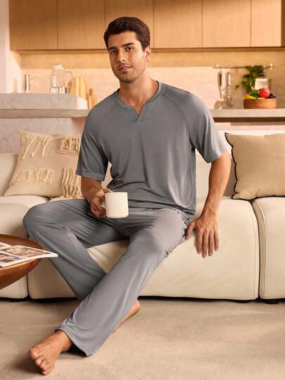Manfinity Underwear&Sleepwear Basics بيجامة رجالية مكونة من تي شيرت بأكمام قصيرة وبنطال بلون واحد