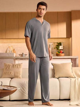 Manfinity Underwear&Sleepwear Basics بيجامة رجالية مكونة من تي شيرت بأكمام قصيرة وبنطال بلون واحد