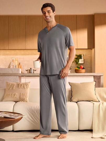 Manfinity Underwear&Sleepwear Basics بيجامة رجالية مكونة من تي شيرت بأكمام قصيرة وبنطال بلون واحد
