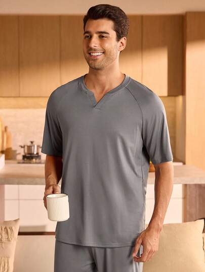 Manfinity Underwear&Sleepwear Basics بيجامة رجالية مكونة من تي شيرت بأكمام قصيرة وبنطال بلون واحد