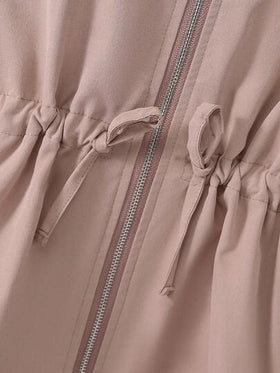SHEIN Elladie kids 1 قطعة جاكيت كاجوال ذات لون أحادي مع تصميم الخصر مناسبة للفتاة الصغيرة، مناسبة للارتداء في فصلي الخريف والشتاء، مناسبة للمدرسة والأنشطة الخارجية والتجمعات العائلية، توفر الدفء والراحة