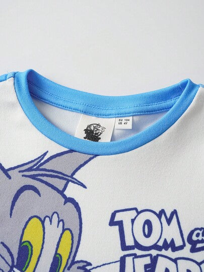 TOM & JERRY X SHEIN طقم بيجاما مريح من قميص كم طويل وشورت للأولاد الصغار بتصميم كرتوني أزرق وجميل