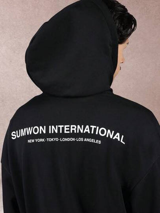 SUMWON هودي قصير عصري بشعار أحرف مميزة وإشارات إلى المدينة، كنزة رأس للخريف والشتاء، موضة عصرية حضرية كاجوال