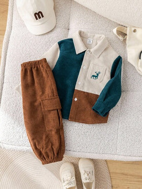 SHEIN مجموعة ملابس طفل ولد 2 قطعة، جاكيت كاجوال جميلة بنمط غزال أخضر وألوان متباينة، طوق من الكوردروي، وبنطلون كارجو بخصر مطاطي، ملابس عيد الميلاد للأطفال الجنسين، ملابس شتوية للأطفال