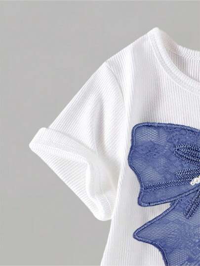 SHEIN ChillGRL مجموعة بنطلون وتي شيرت كاجوال للبنات المراهقات، تي شيرت بياقة مستديرة وأكمام قصيرة مطرز بنقشة الفراشة، وبنطلون كارجو، طقم أنيق للربيع/الصيف، قطعتان