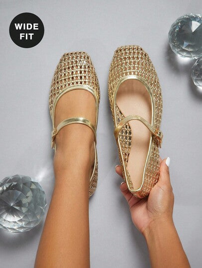 SHUZIA حذاء بالرينا مريح ذو تصميم مربع للأصابع مصنوع من جلد البولي يوريثان المنسوج بتصميم واسع للسيدات