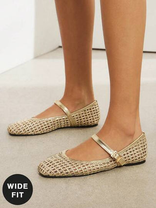 SHUZIA حذاء بالرينا مريح ذو تصميم مربع للأصابع مصنوع من جلد البولي يوريثان المنسوج بتصميم واسع للسيدات