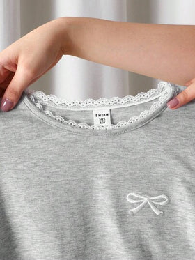 SHEIN قميص قطني مضلع طويل الأكمام مطرز بالفيونكة وبتطريز مع تصميم ملائم وتفاصيل من الدانتيل، لفتيات المراهقات، لون رمادي داكن