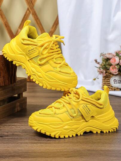 أحذية الجري للرجال لجميع المواسم، أحذية رياضية كاجوال للرجال بتصميم علوي ذو لون أصفر لامع متعدد الاستخدامات، أحذية رياضية سميكة السُّمك ذات منصة تهوية شبكية، للاستخدام الخارجي والأعياد والهدايا