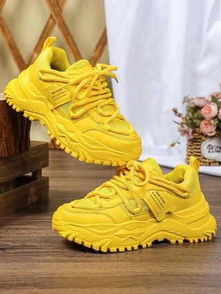 أحذية الجري للرجال لجميع المواسم، أحذية رياضية كاجوال للرجال بتصميم علوي ذو لون أصفر لامع متعدد الاستخدامات، أحذية رياضية سميكة السُّمك ذات منصة تهوية شبكية، للاستخدام الخارجي والأعياد والهدايا