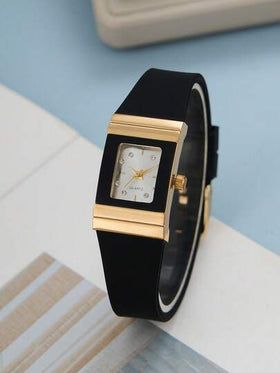 ساعة نسائية كوارتز بسوار من السيليكون، وسوار سيليكون مخصص، مناسبة للزينة اليومية