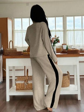 SHEIN مجموعة ملابس منزلية للنساء تتكون من ملابس علوية كم طويل مع طوق نصف سحاب وألوان متباينة ولباس سروال واسع القدمين، مجموعة ملابس منزلية مريحة مكونة من قطعتين، مجموعة ملابس منزلية مكونة من قطعتين بأكمام طويلة، مجموعة ملابس منزلية للنساء، ملابس خريف وشتا
