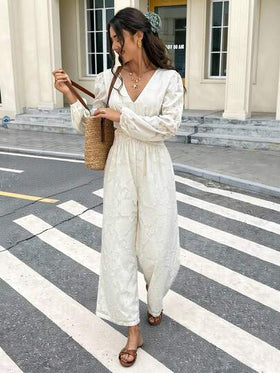 SHEIN Frenchy جمبسوت نسائية بأكمام طويلة وظهر مكشوف بياقة على شكل حرف V وبلون أحادي، مناسبة للارتداء اليومي