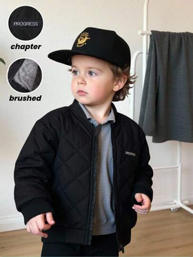 SHEIN Genkimix Kids 1 قطعة جاكيت شبابية كاجوال متعددة الاستخدامات من قماش مبطن بنمط ماسي رمادي اللون، مزينة برسومات حرفية، بياقة وأطراف مرنة، تصميم بسيط وأنيق مناسب للأولاد من عمر 4-7 سنوات للارتداء اليومي في فصلي الخريف والشتاء، مناسب للعودة إلى المدرسة