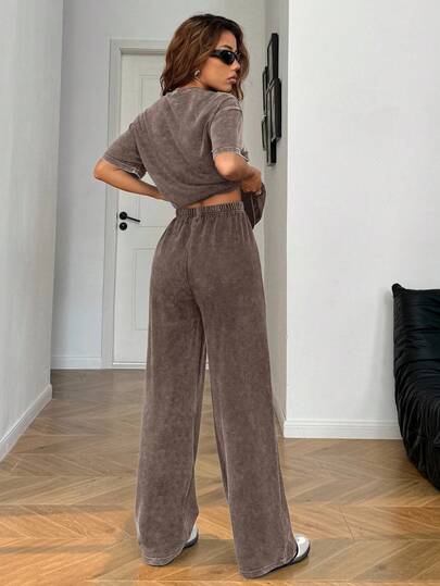 SHEIN EZwear بدلة كاجوال من قطعتين تي شيرت وبنطلون بني مغسول للنساء