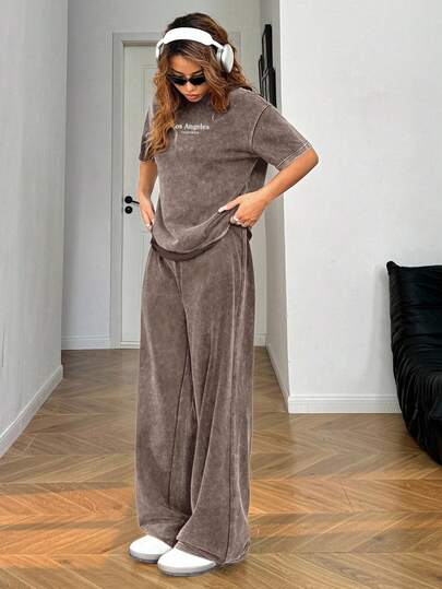 SHEIN EZwear بدلة كاجوال من قطعتين تي شيرت وبنطلون بني مغسول للنساء