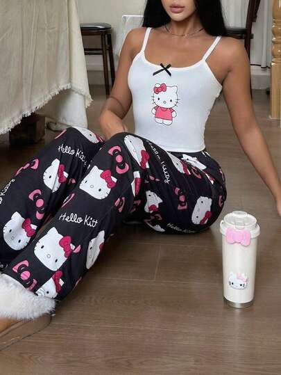 SANRIO [عالم الأعجوبة] طقم بيجامة للنساء مكون من 2 قطعة: توب كروب مطبوع بطبعة هالو كيتي + بنطلون مستقيم بخصر مطاطي