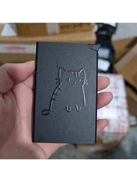 محفظة ألومنيوم نحيفة مقاومة للتجسس RFID للرجال والنساء - باللون الأسود مع تصميم طباعة قطة جذابة ، محمل بحامل بطاقات قابل للطي ، حماية مضادة للسرقة ، مناسبة للأعمال وبطاقات الائتمان ، محفظة نسائية صغيرة ، محفظة بطاقات
