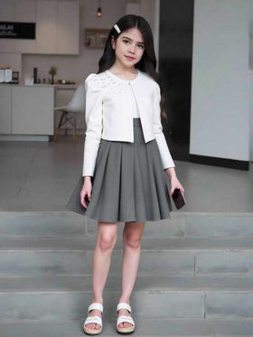 SHEIN جاكيت محبوكة معقدة النسيج، بأكمام منتفخة، ومزينة ب- 3D على الكتفين، كارديجان قصير أنيق