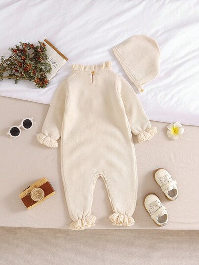 SHEIN Vintaside Kids مجموعة طفل بيج 2 قطعة: رومبير رومبر مطرزة بالزهور + قبعة، أنيقة وجذابة