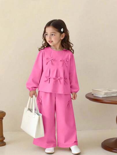 SHEIN Playful Pals مجموعة بدلة فتاة شابة مكونة من 2 قطعة، ملابس علوية مزين بفيونكة جميلة وبنطلون واسع الساق، مناسبة لفصلي الربيع والخريف