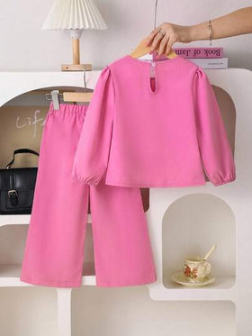 SHEIN Playful Pals مجموعة بدلة فتاة شابة مكونة من 2 قطعة، ملابس علوية مزين بفيونكة جميلة وبنطلون واسع الساق، مناسبة لفصلي الربيع والخريف