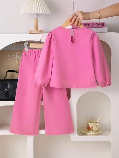SHEIN Playful Pals مجموعة بدلة فتاة شابة مكونة من 2 قطعة، ملابس علوية مزين بفيونكة جميلة وبنطلون واسع الساق، مناسبة لفصلي الربيع والخريف